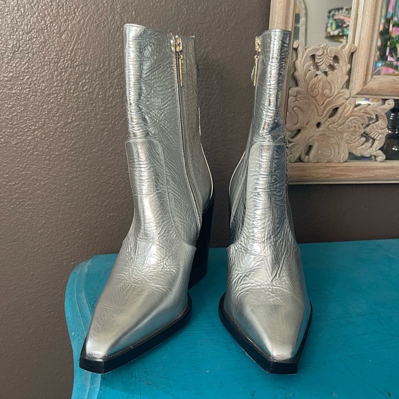 Larroude James Crinkled Silver Metallic Block Heeled Boots Zip Up sz 9 NWOT NWOB - Picture 6 of 10